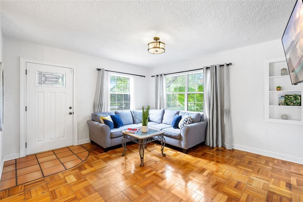 En Venta: $859,000 (3 camas, 2 baños, 1835 Pies cuadrados)