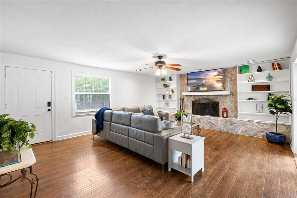 En Venta: $859,000 (3 camas, 2 baños, 1835 Pies cuadrados)