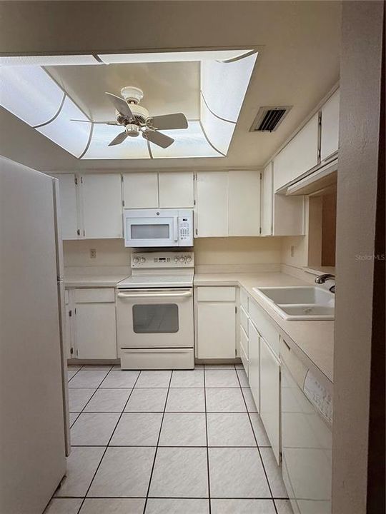 For Rent: $1,495 (2 beds, 2 baths, 956 Square Feet)