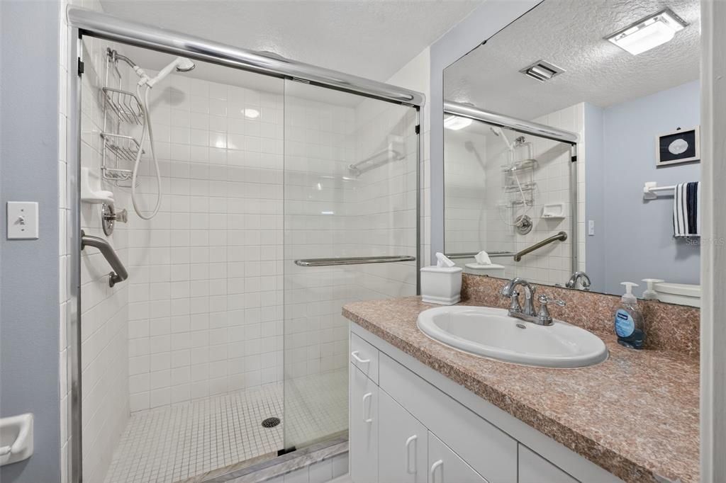 En Venta: $399,600 (2 camas, 2 baños, 1128 Pies cuadrados)