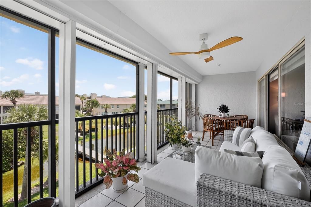 En Venta: $399,600 (2 camas, 2 baños, 1128 Pies cuadrados)