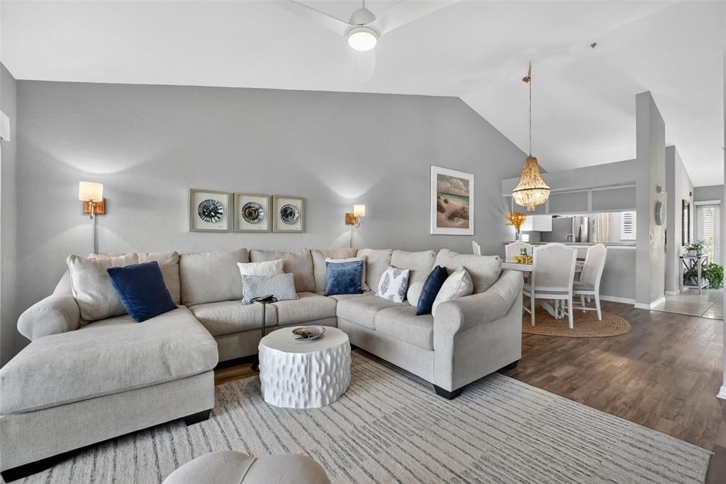 En Venta: $399,600 (2 camas, 2 baños, 1128 Pies cuadrados)