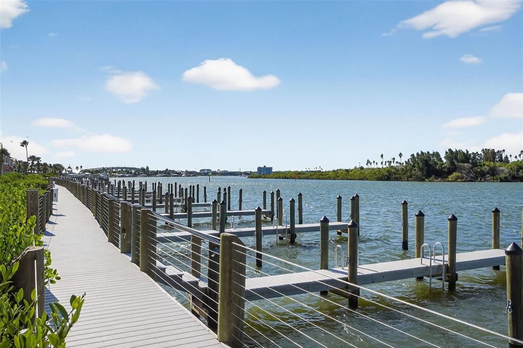 En Venta: $399,600 (2 camas, 2 baños, 1128 Pies cuadrados)