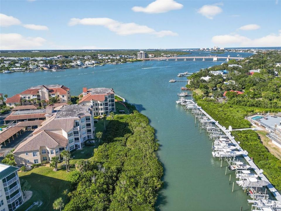 En Venta: $399,600 (2 camas, 2 baños, 1128 Pies cuadrados)