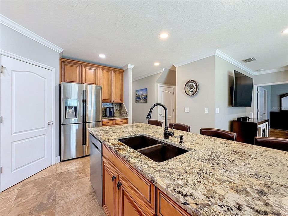For Sale: $430,000 (5 beds, 2 baths, 2808 Square Feet)