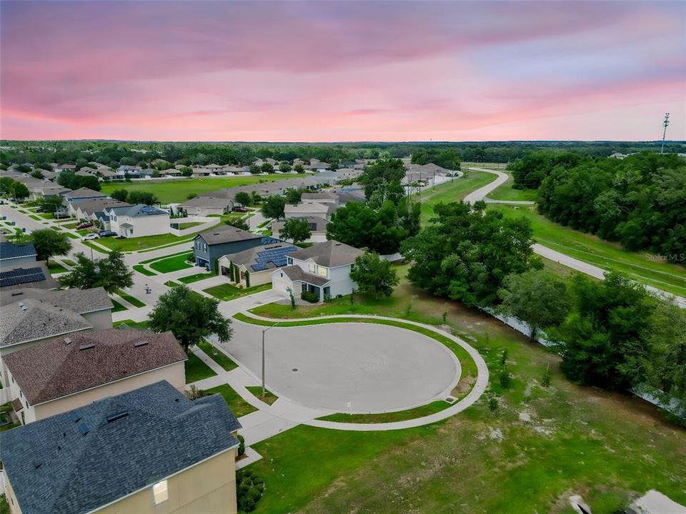 For Sale: $430,000 (5 beds, 2 baths, 2808 Square Feet)