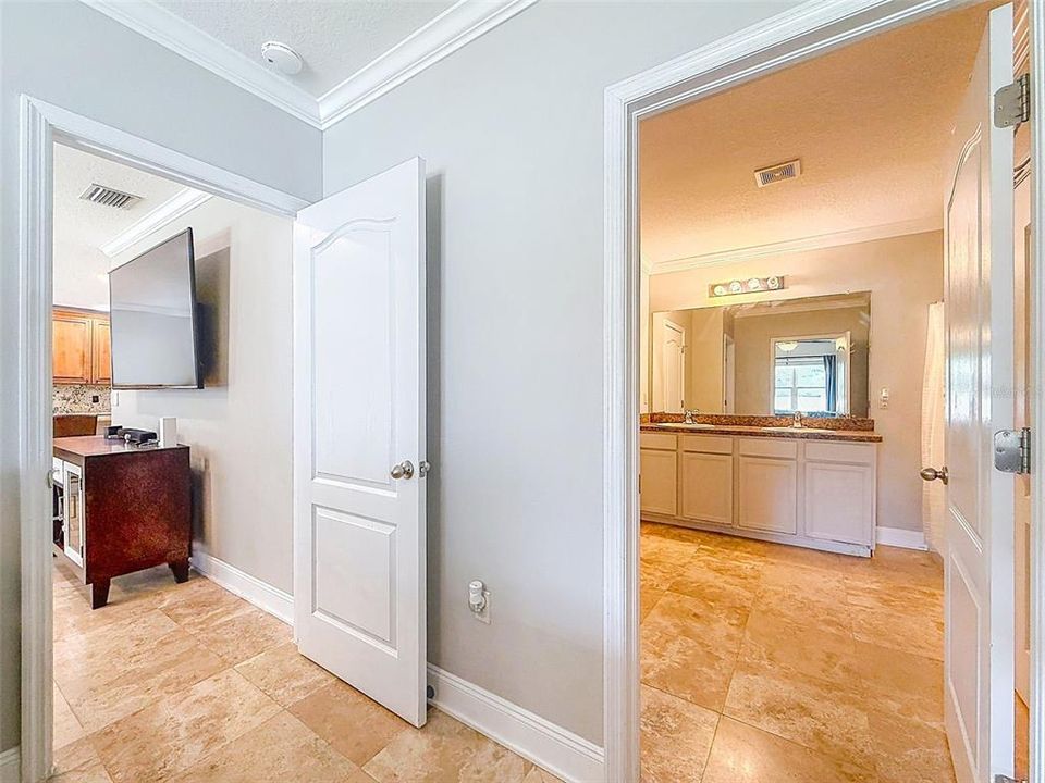 For Sale: $430,000 (5 beds, 2 baths, 2808 Square Feet)