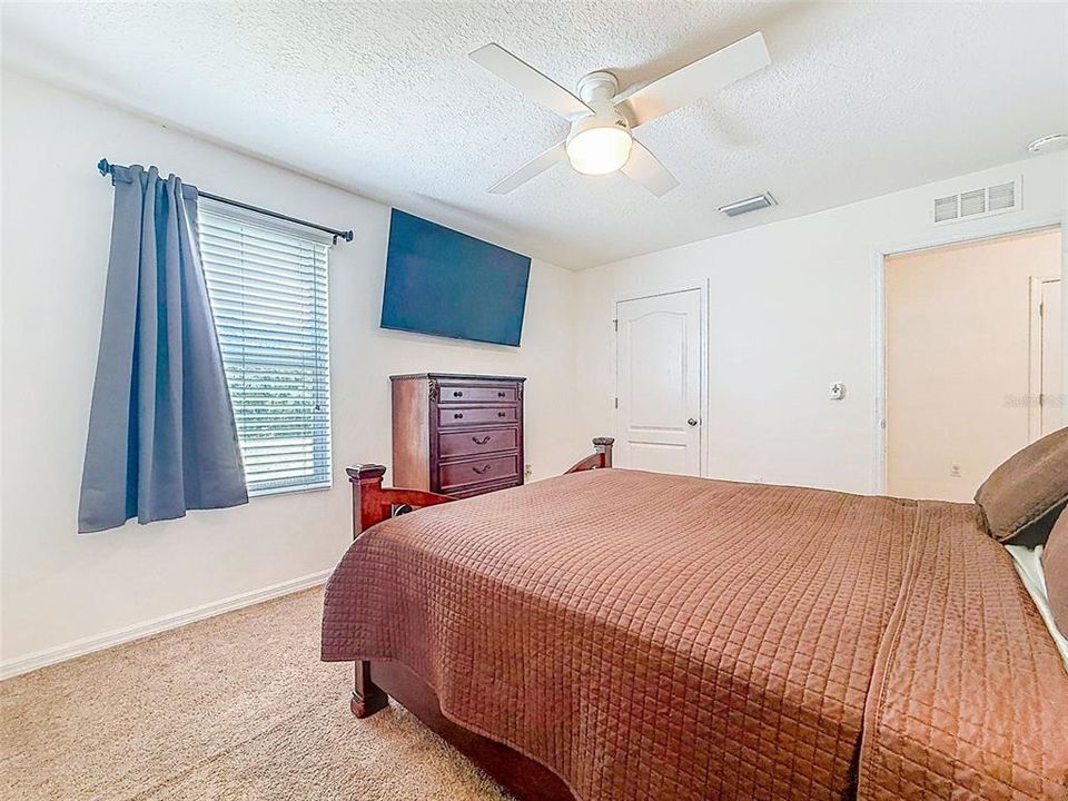 For Sale: $430,000 (5 beds, 2 baths, 2808 Square Feet)