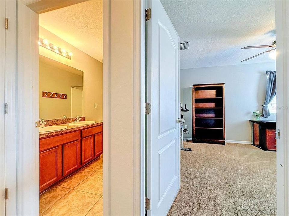 For Sale: $430,000 (5 beds, 2 baths, 2808 Square Feet)