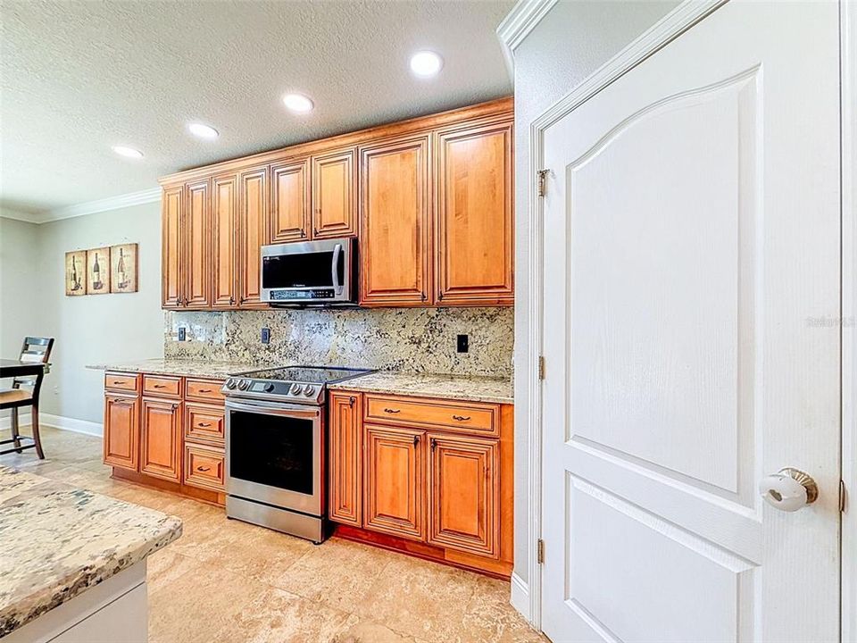 For Sale: $430,000 (5 beds, 2 baths, 2808 Square Feet)