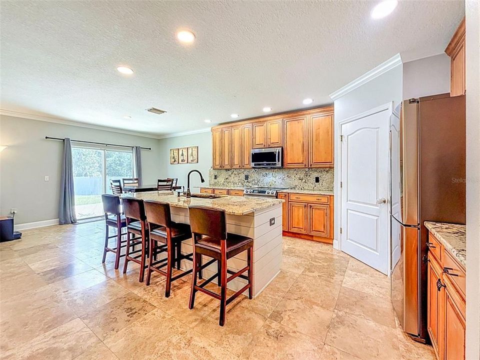 For Sale: $430,000 (5 beds, 2 baths, 2808 Square Feet)