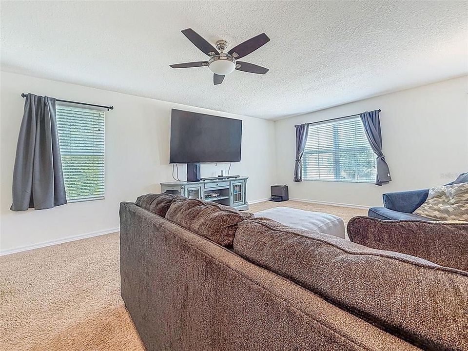 For Sale: $430,000 (5 beds, 2 baths, 2808 Square Feet)