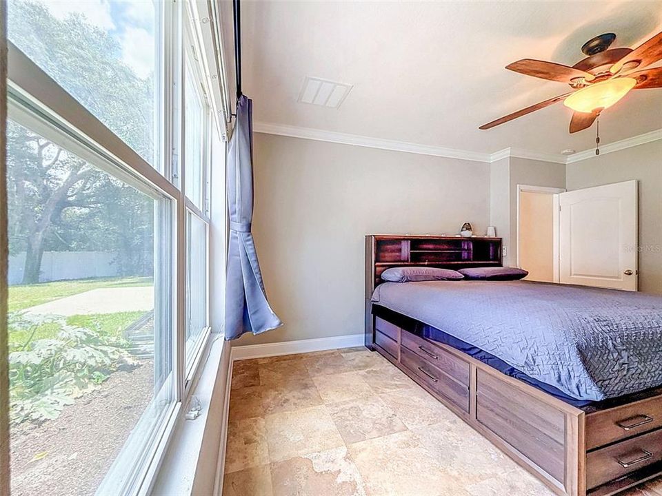 For Sale: $430,000 (5 beds, 2 baths, 2808 Square Feet)