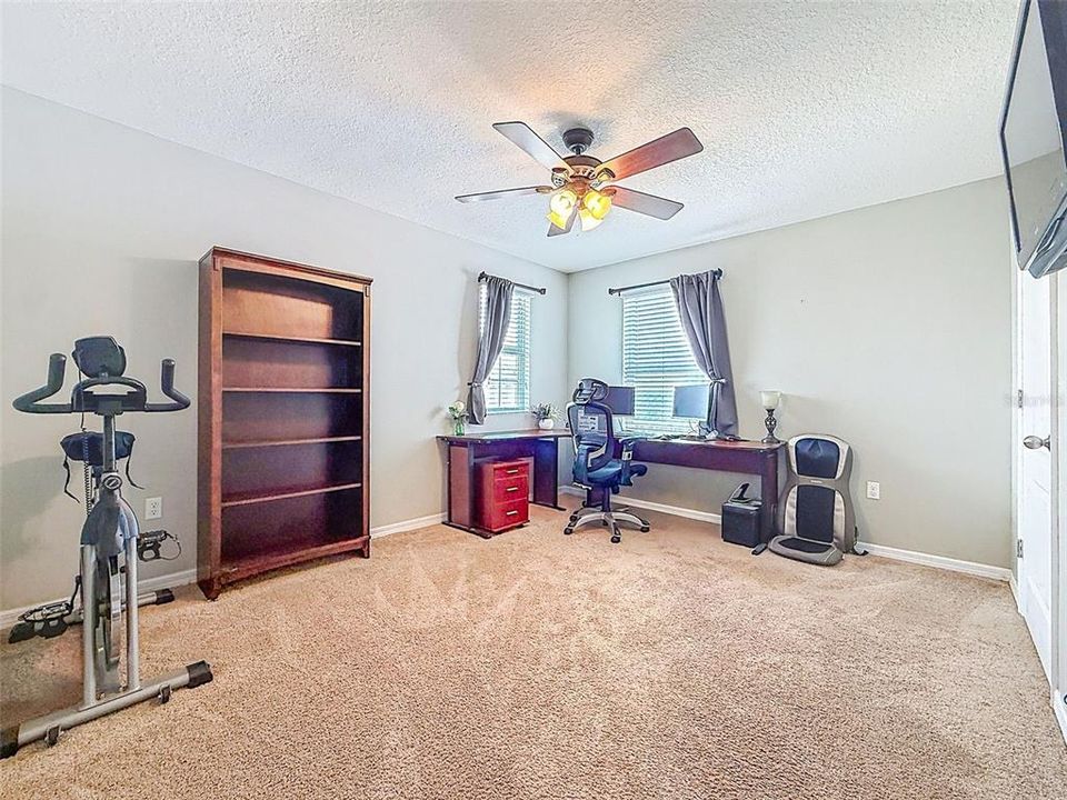 For Sale: $430,000 (5 beds, 2 baths, 2808 Square Feet)