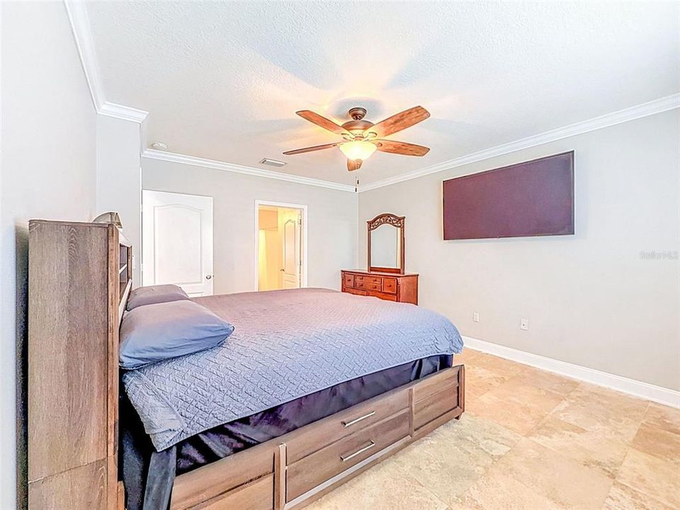 For Sale: $430,000 (5 beds, 2 baths, 2808 Square Feet)
