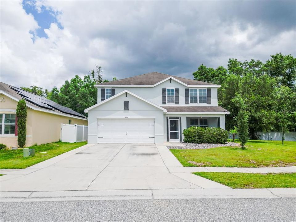 For Sale: $430,000 (5 beds, 2 baths, 2808 Square Feet)
