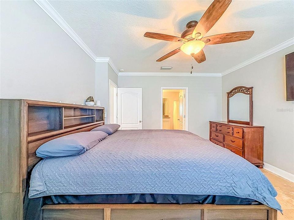 For Sale: $430,000 (5 beds, 2 baths, 2808 Square Feet)