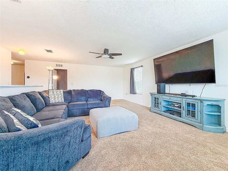 For Sale: $430,000 (5 beds, 2 baths, 2808 Square Feet)