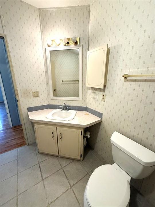 For Sale: $137,500 (2 beds, 2 baths, 1120 Square Feet)
