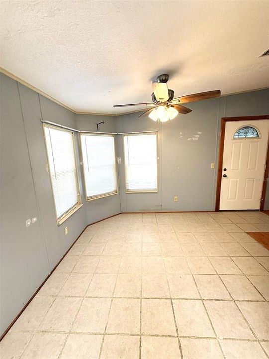For Sale: $137,500 (2 beds, 2 baths, 1120 Square Feet)