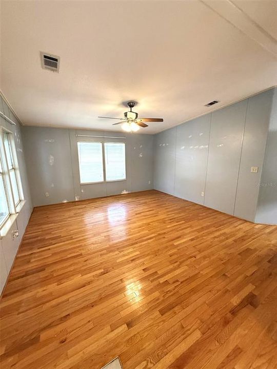 For Sale: $137,500 (2 beds, 2 baths, 1120 Square Feet)
