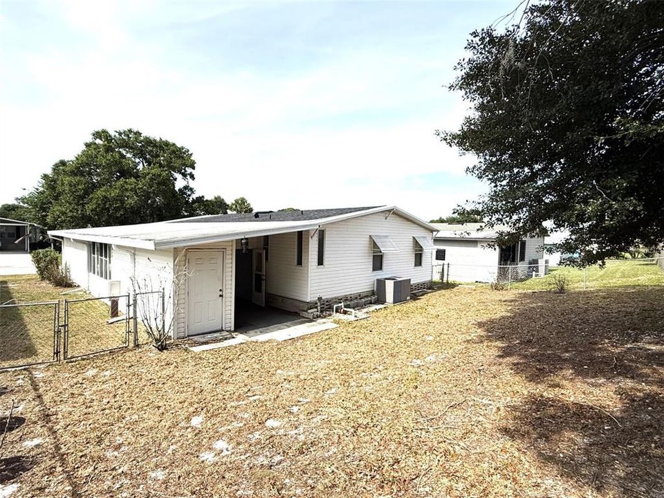 For Sale: $137,500 (2 beds, 2 baths, 1120 Square Feet)