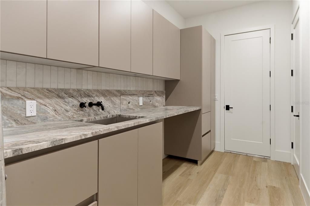 For Sale: $2,200,000 (4 beds, 4 baths, 5669 Square Feet)