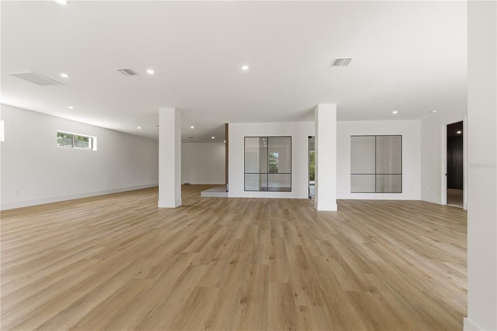 For Sale: $2,200,000 (4 beds, 4 baths, 5669 Square Feet)