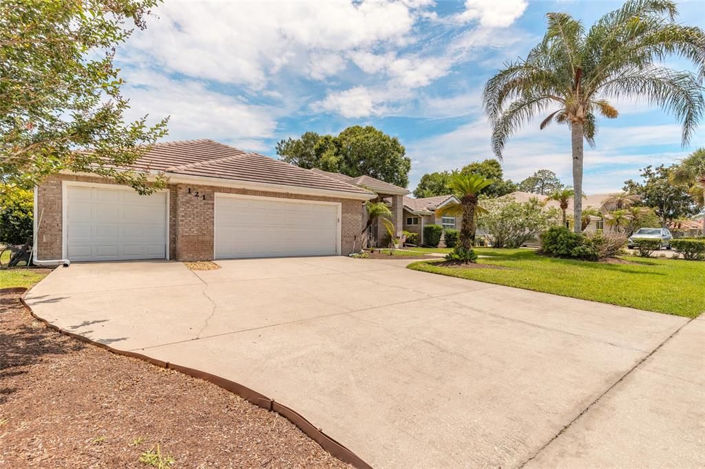 For Sale: $659,000 (4 beds, 3 baths, 2564 Square Feet)