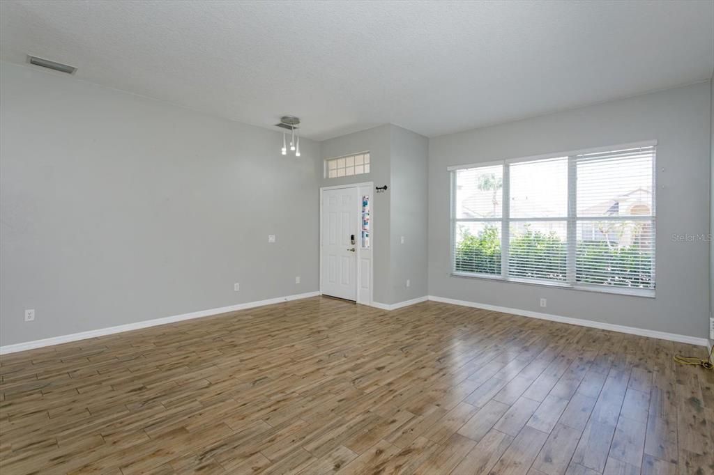 For Sale: $419,000 (3 beds, 2 baths, 1977 Square Feet)