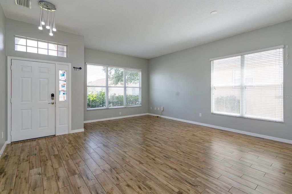 For Sale: $419,000 (3 beds, 2 baths, 1977 Square Feet)