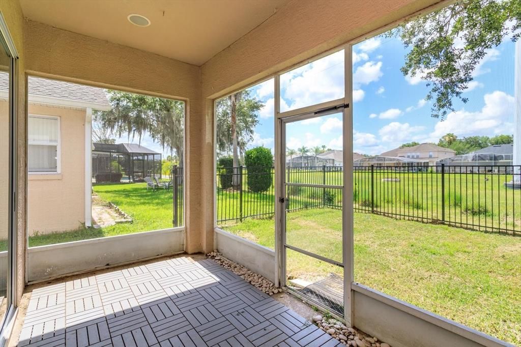 For Sale: $419,000 (3 beds, 2 baths, 1977 Square Feet)