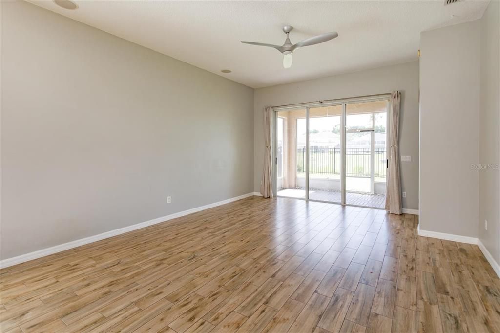 For Sale: $419,000 (3 beds, 2 baths, 1977 Square Feet)