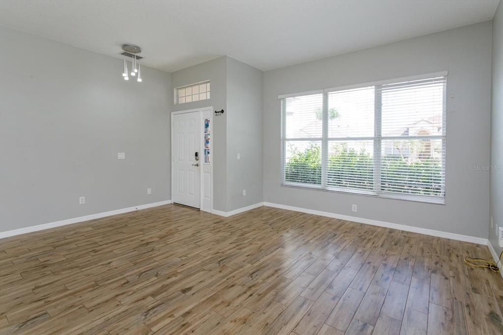 For Sale: $419,000 (3 beds, 2 baths, 1977 Square Feet)