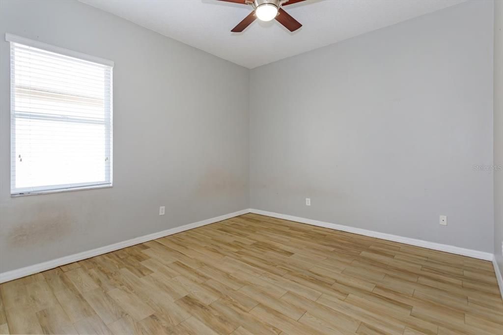 For Sale: $419,000 (3 beds, 2 baths, 1977 Square Feet)