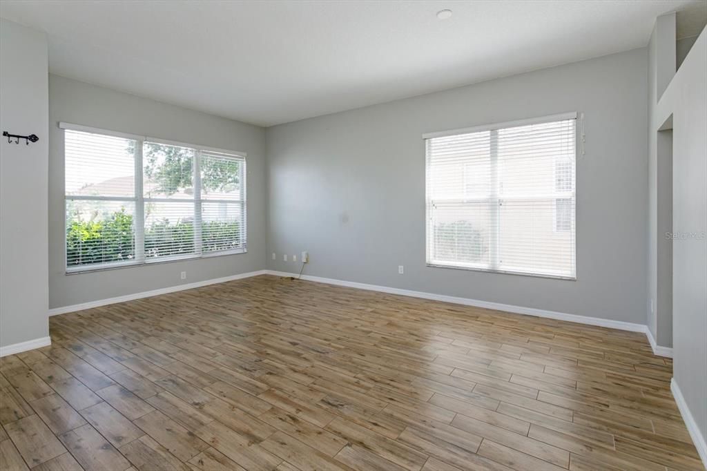 For Sale: $419,000 (3 beds, 2 baths, 1977 Square Feet)