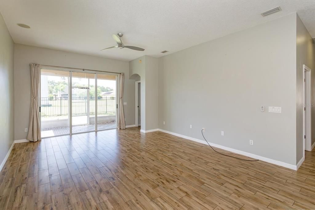 For Sale: $419,000 (3 beds, 2 baths, 1977 Square Feet)