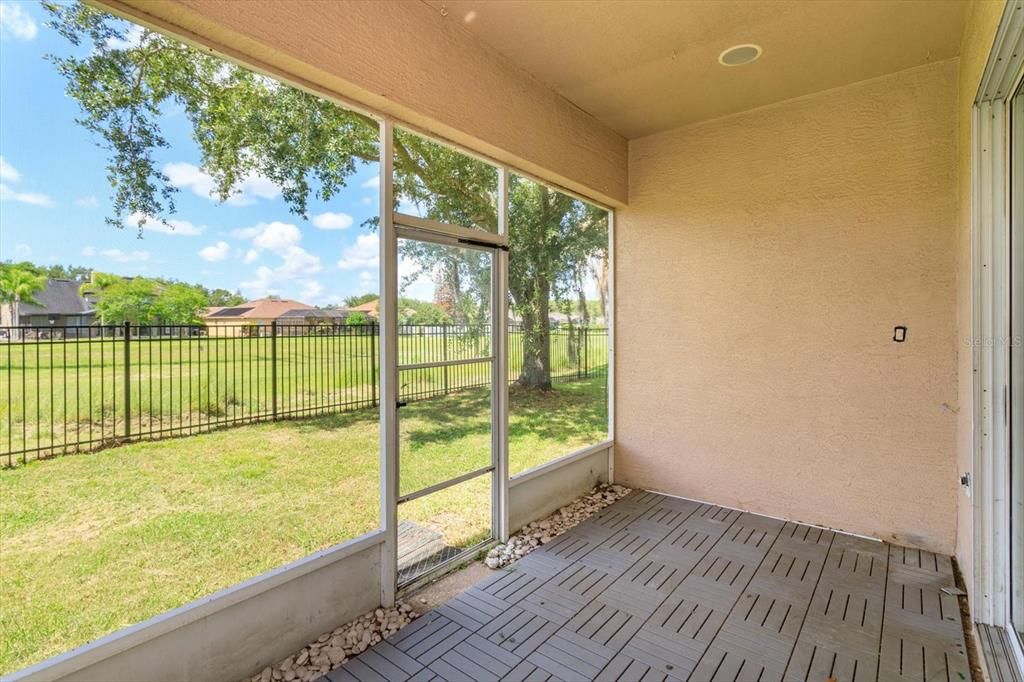 For Sale: $419,000 (3 beds, 2 baths, 1977 Square Feet)