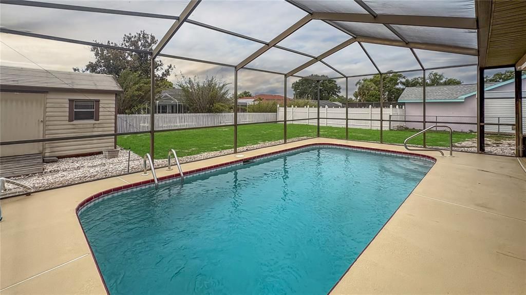 For Sale: $275,000 (2 beds, 2 baths, 1215 Square Feet)