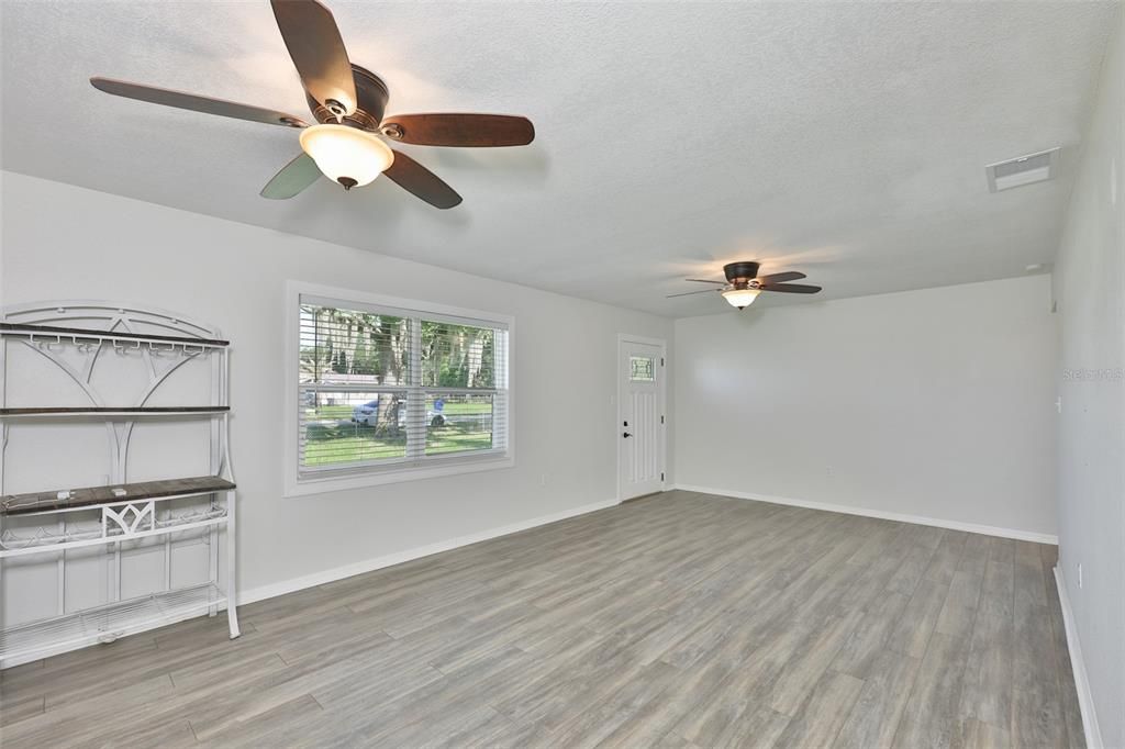 For Sale: $370,000 (3 beds, 1 baths, 1208 Square Feet)