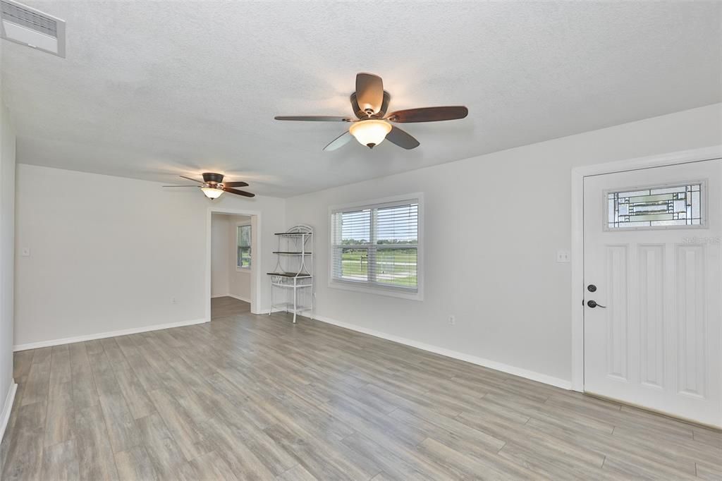 For Sale: $370,000 (3 beds, 1 baths, 1208 Square Feet)