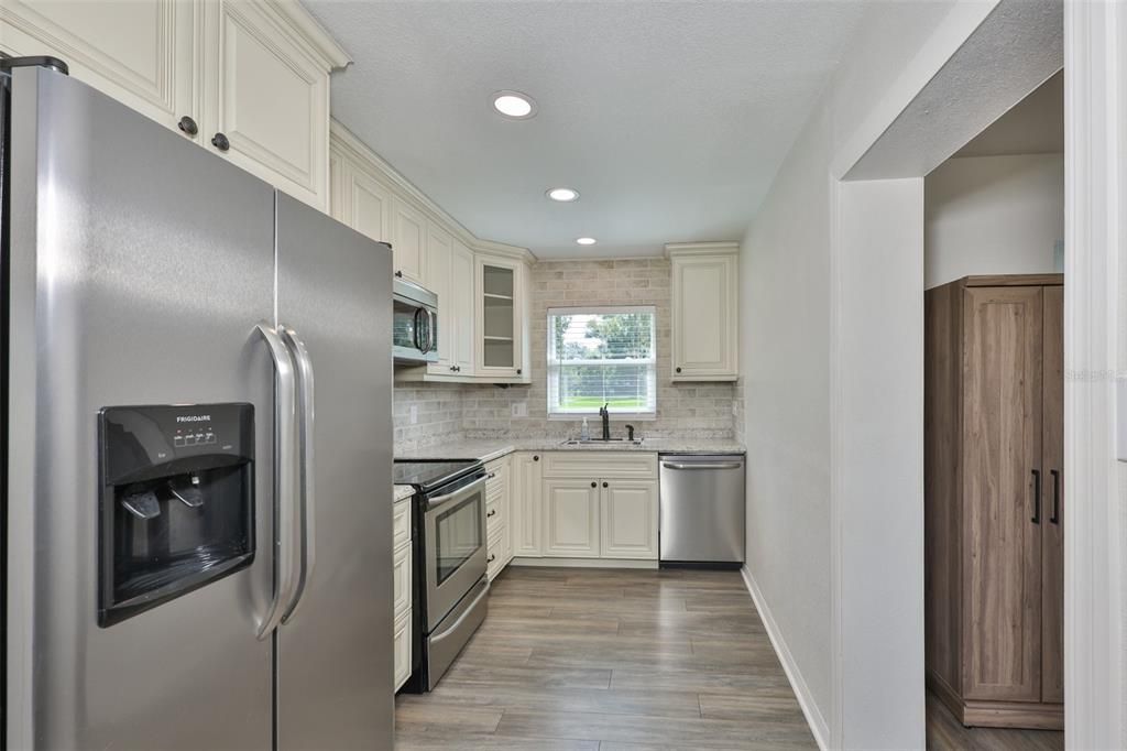 For Sale: $370,000 (3 beds, 1 baths, 1208 Square Feet)