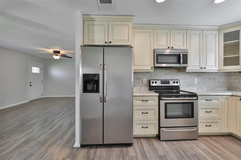 For Sale: $370,000 (3 beds, 1 baths, 1208 Square Feet)