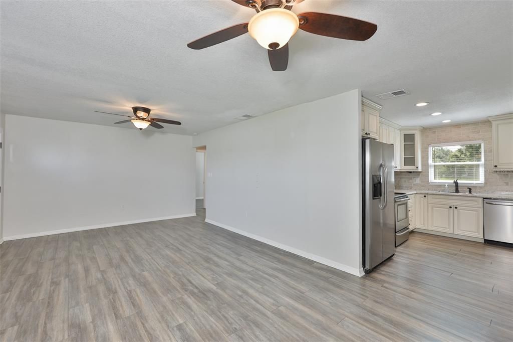 For Sale: $370,000 (3 beds, 1 baths, 1208 Square Feet)
