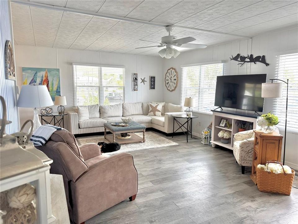 待售: $189,000 (2 贝兹, 2 浴室, 1368 平方英尺)