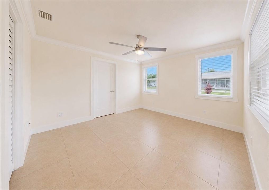 For Sale: $249,990 (3 beds, 2 baths, 1032 Square Feet)