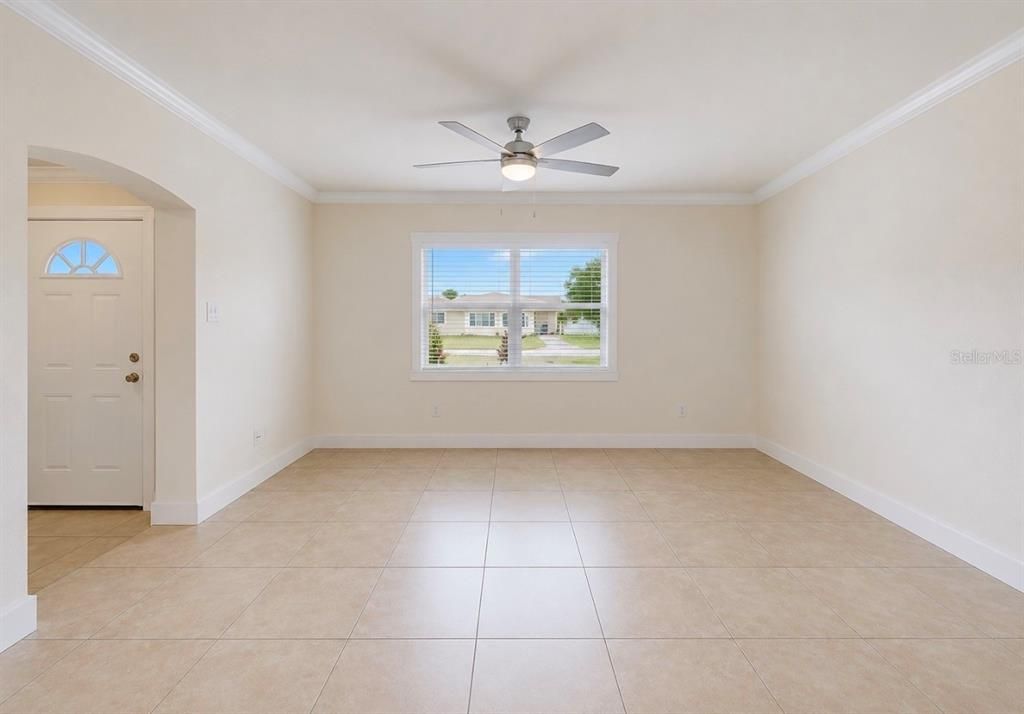 For Sale: $249,990 (3 beds, 2 baths, 1032 Square Feet)