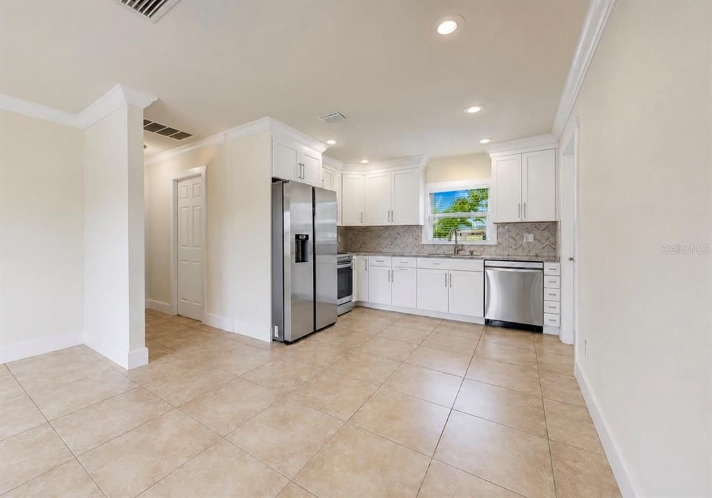 For Sale: $249,990 (3 beds, 2 baths, 1032 Square Feet)