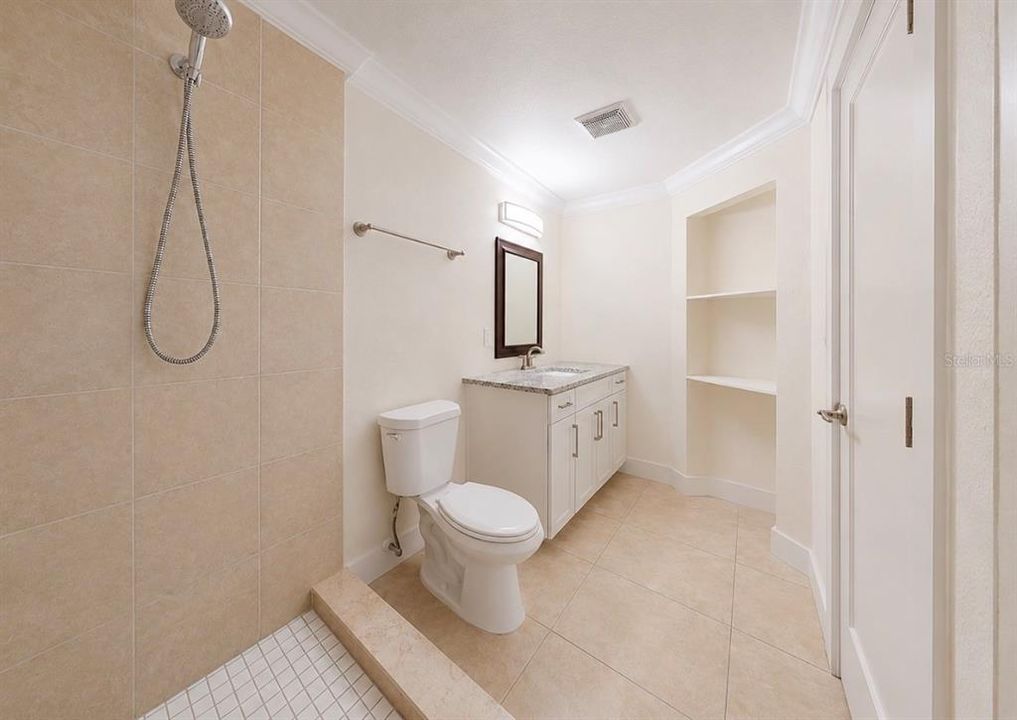 For Sale: $249,990 (3 beds, 2 baths, 1032 Square Feet)