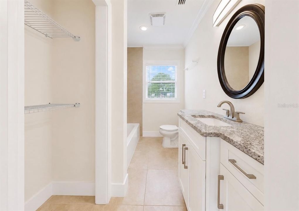 For Sale: $249,990 (3 beds, 2 baths, 1032 Square Feet)